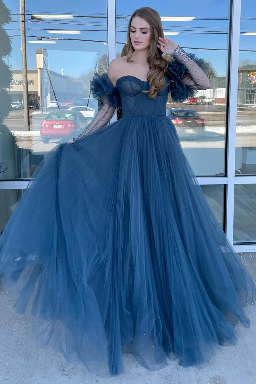 Vestido de fiesta largo de tul estilo princesa con escote corazón y mangas desmontables